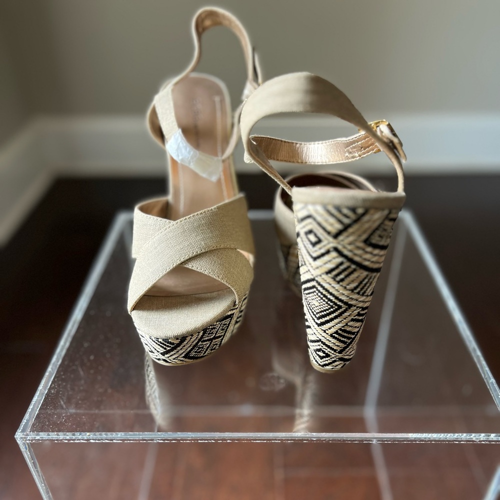 New, Never Worn Bcbgeneration Tan Platform Sandal… - image 2